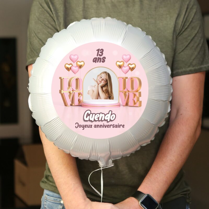 Ballon anniversaire rose coeur thème LOVE - Ballon aluminium 46cm – Image 2