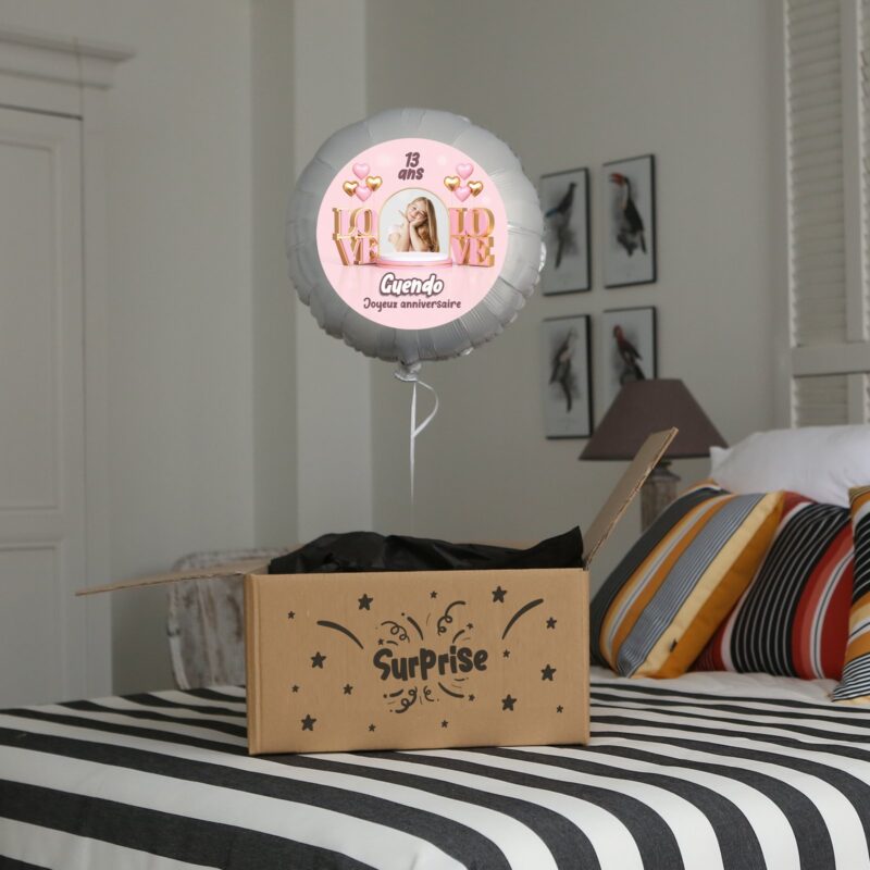 Ballon anniversaire rose coeur thème LOVE - Ballon aluminium 46cm – Image 3